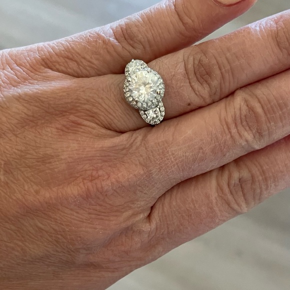 Diamond Ring - Picture 3 of 13